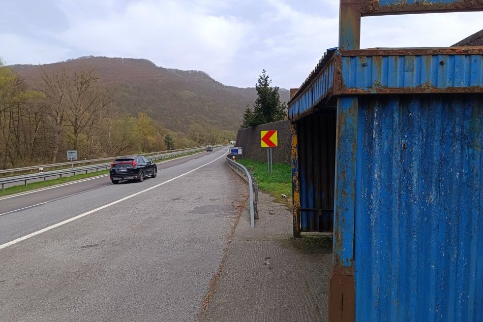 V OBRAZOCH: Zastávka na rýchlostnej ceste patrí medzi slovenské kuriozity