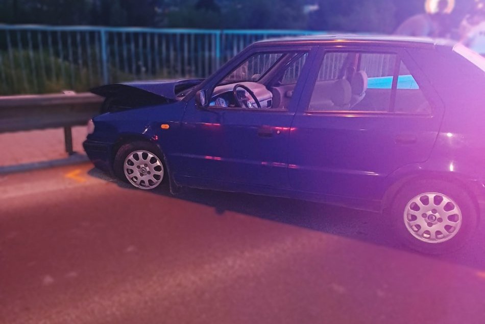 V OBRAZOCH: Opitý mladík havaroval a utekal polícii