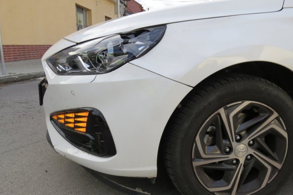 V Hlohovci sa zrazilo auto s e-kolobežkou