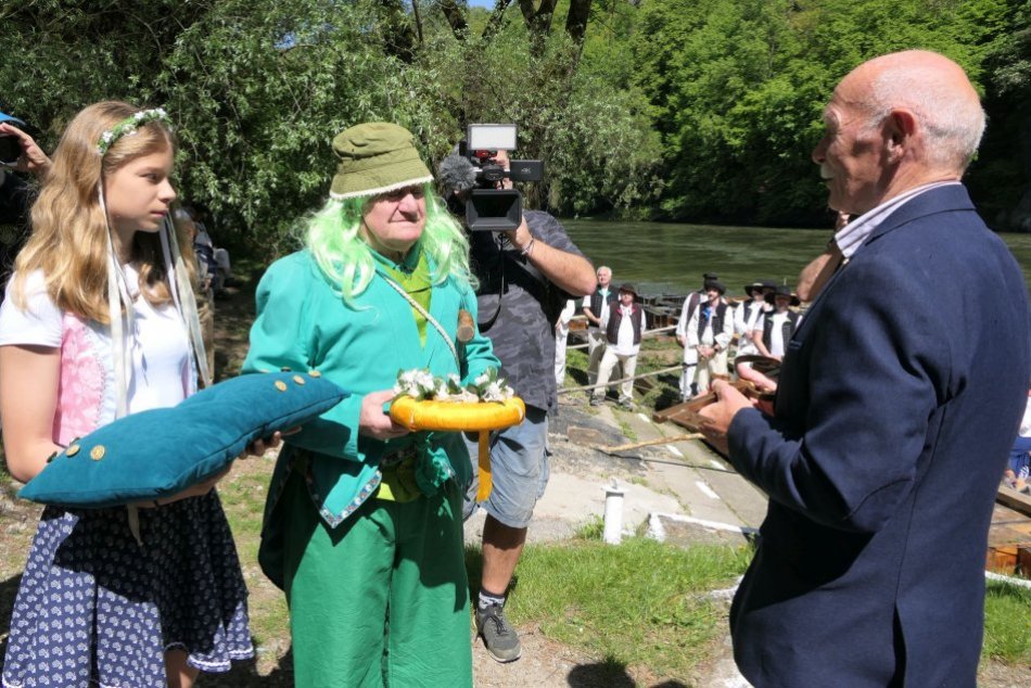Odomykanie Váhu v Strečne