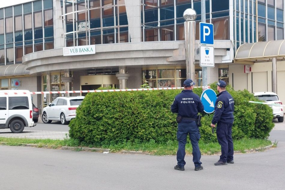 Pre bombovú hrozbu preverovali pobočky jednej z bánk