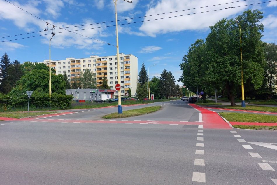 S kolobežkou na Sídlisku III po krajniciach treba jazdiť opatrne