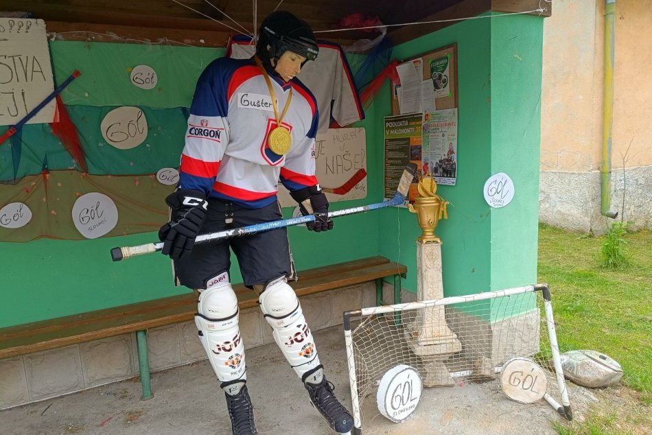 V OBRAZOCH: Na strednom Slovensku vyrástla hokejová zastávka