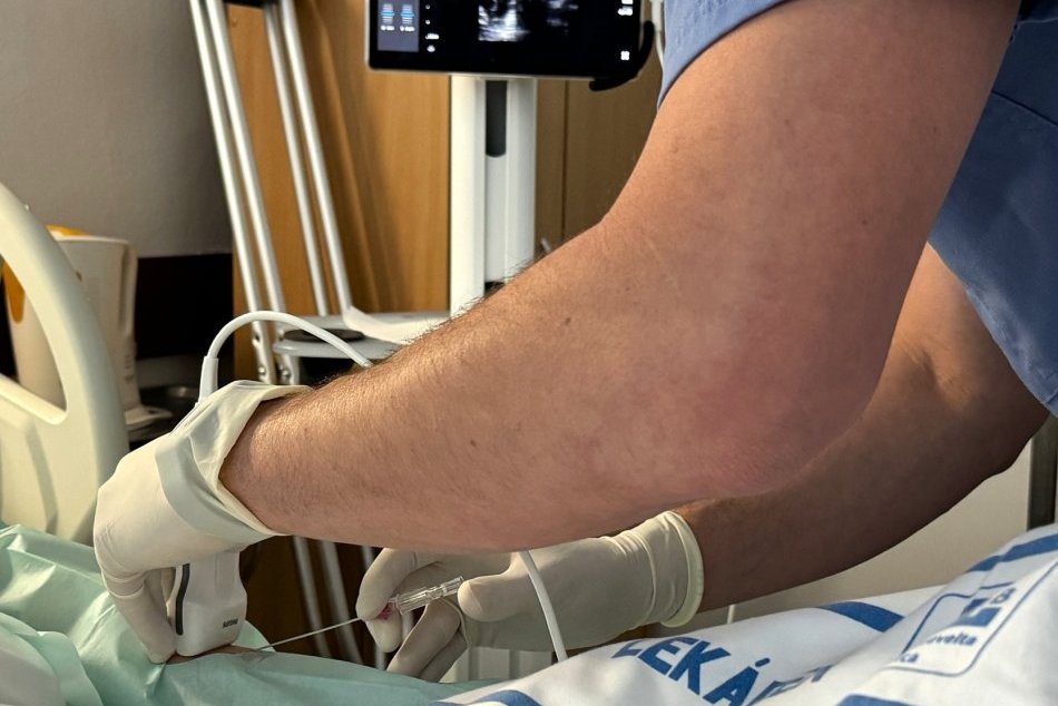 V OBRAZOCH: Bystrickí traumatológovia dostali nový sonograf