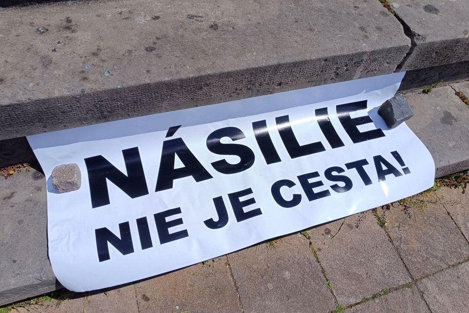 V OBRAZOCH: Násilie nie je cesta! odkazujú Bystričania