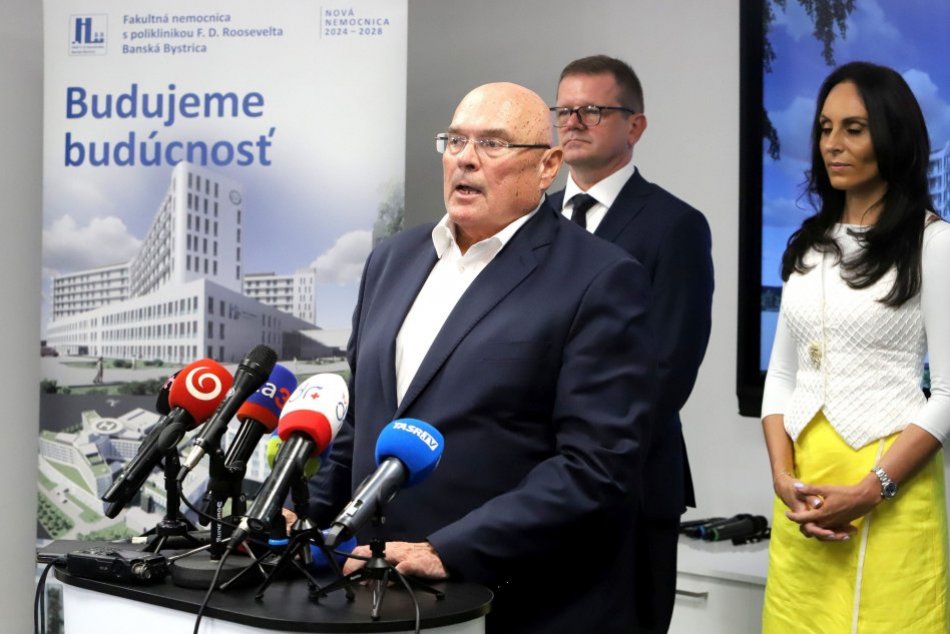 OBRAZOM: Rooseveltova nemocnica podpísala zmluvu so zhotoviteľom novej nemocnice