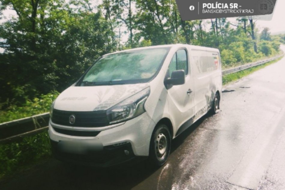 V OBRAZOCH: Opitý vodič narazil do dodávky