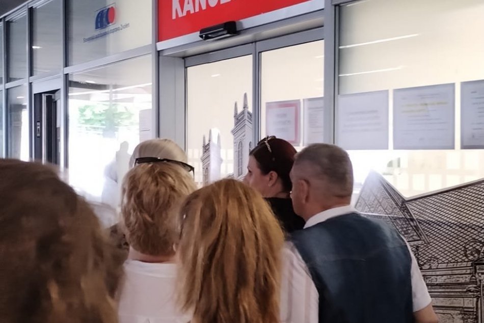 Čakanie na vybavenie dopravnej karty v Banskej Bystrici