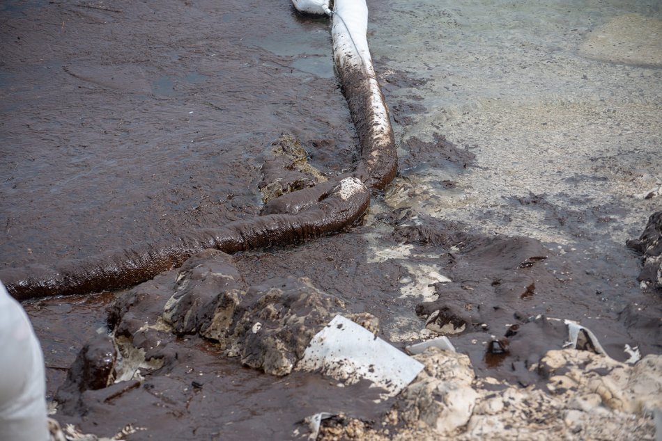 Obrovská ropná škvrna pri pobreží Istrie