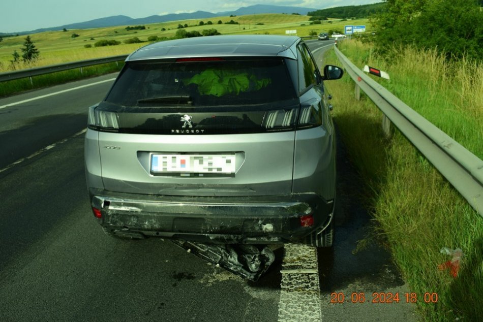 V OBRAZOCH: Mladý opitý nevodič po nehode nabúral a ušiel