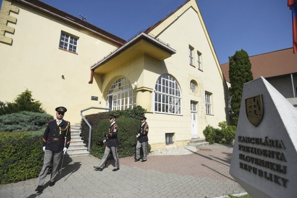 Pellegrini na návšteve regionálneho pracoviska Kancelárie prezidenta SR