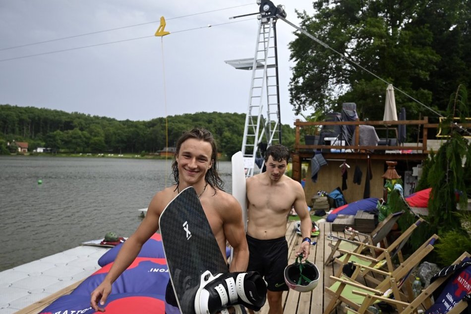 Spustenie vodného vleku na Vinianskom jazere