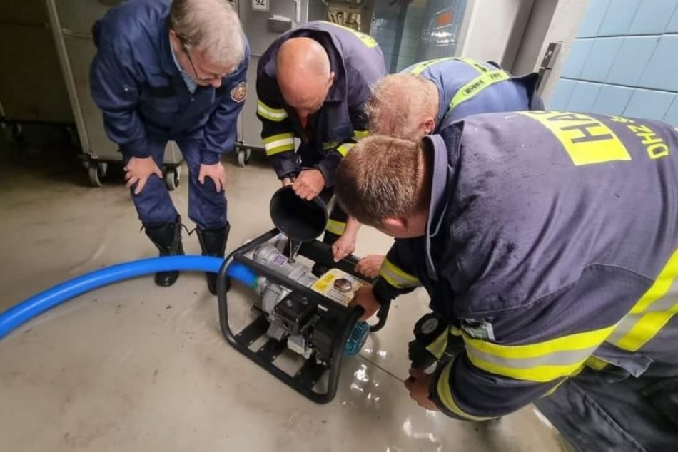 Nemocnicu v Nových Zámkoch zaplavila voda