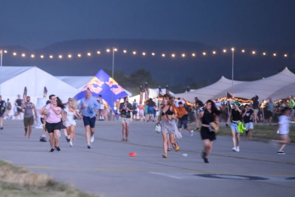 Pád veľkého stanu na festivale Pohoda