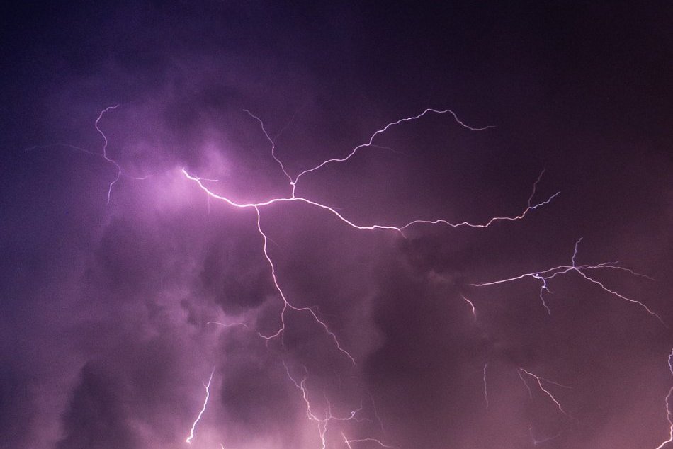 Fascinujúce fotky bleskov zo Sabinova