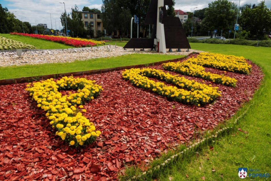 Pestrofarebné kvety skrášlili popradské ulice