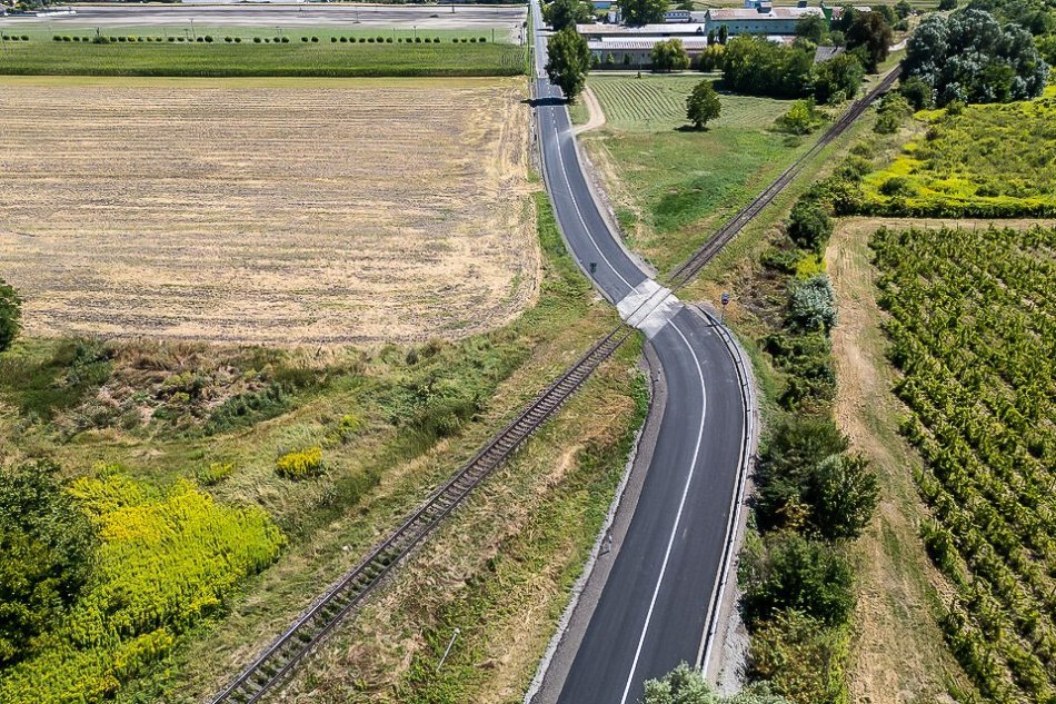 Cesta medzi Okočom a Dolným Štálom