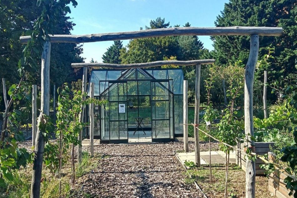 Zdieľaná knižnica v Botanickej záhrade SPU v Nitre