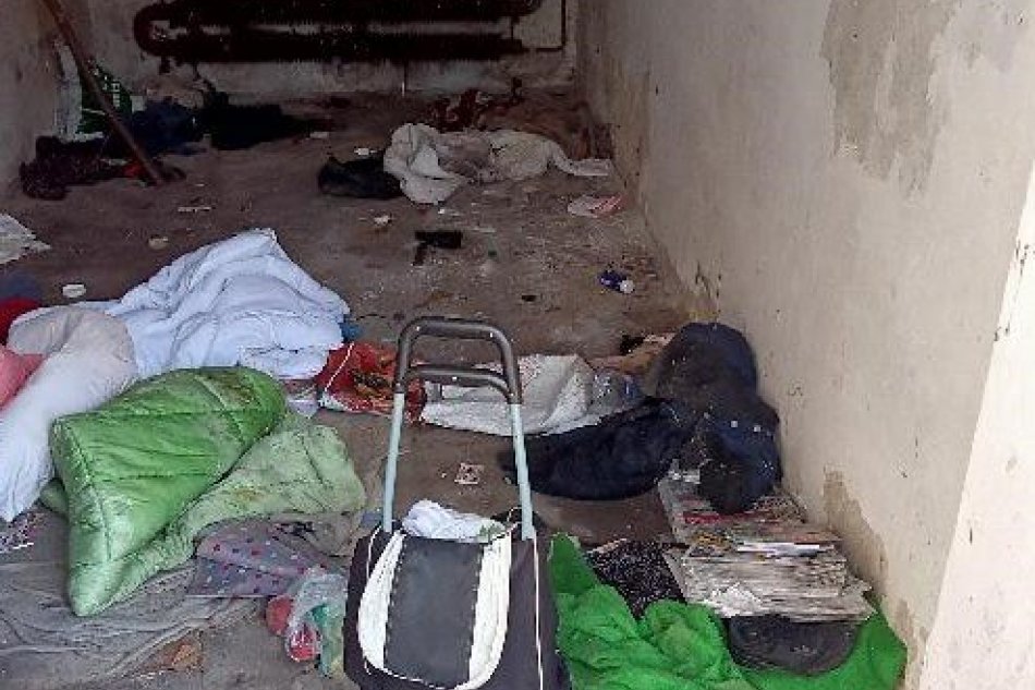 Staršej žene ukradli tašku na kolieskach