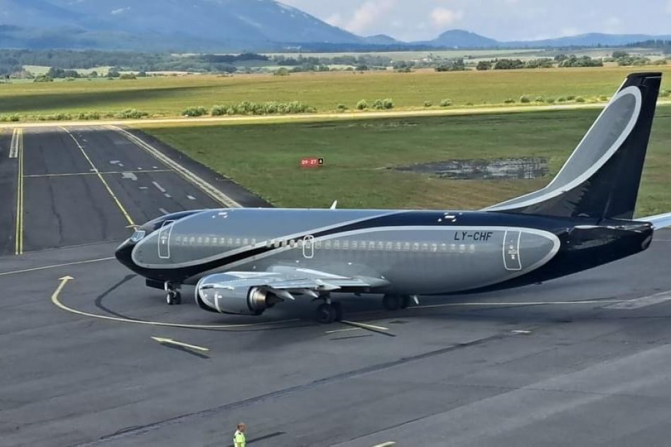 Nevšedné lietadlo na popradskom letisku