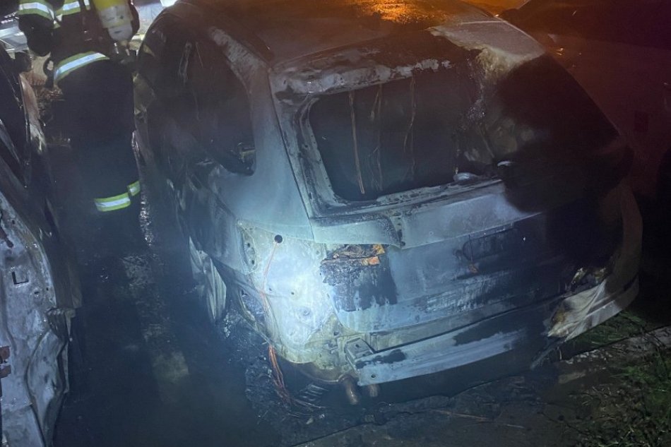 Požiar áut v Ružinove