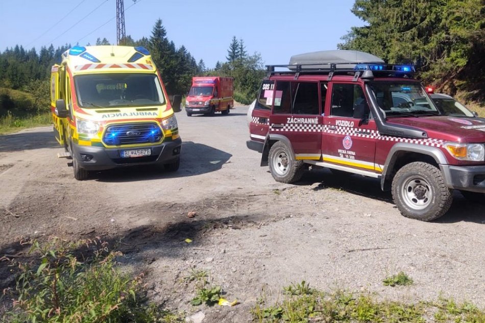 V OBRAZOCH: Zranenému motorkárovi po nehode pomáhali aj horskí záchranári