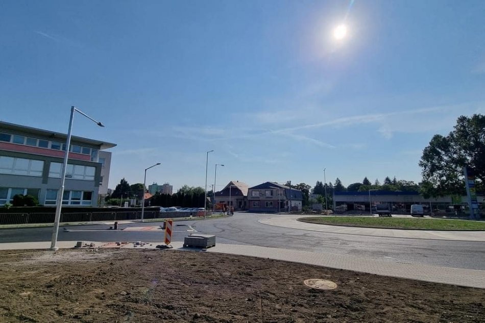 Nová kruhová križovatka na uliciach Kráľovská a SNP v Šali