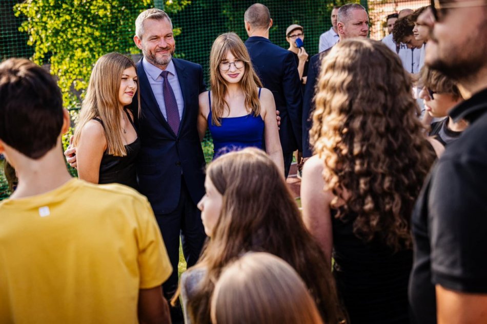 OBRAZOM: Prezident otvoril školský rok v Bystrici na škole, ktorú navštevoval