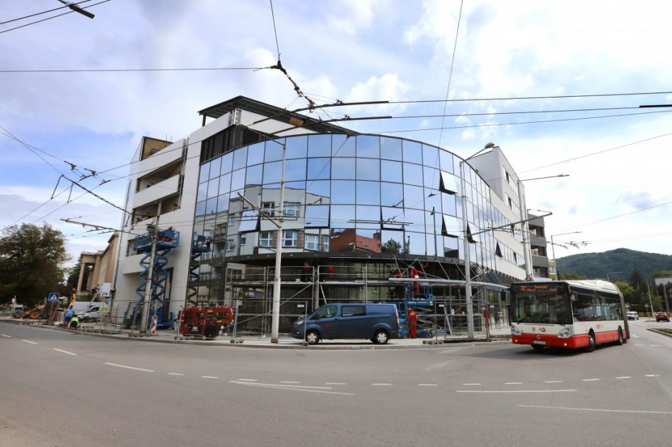 V OBRAZOCH: Otvorenie parkovacieho domu sa blíži