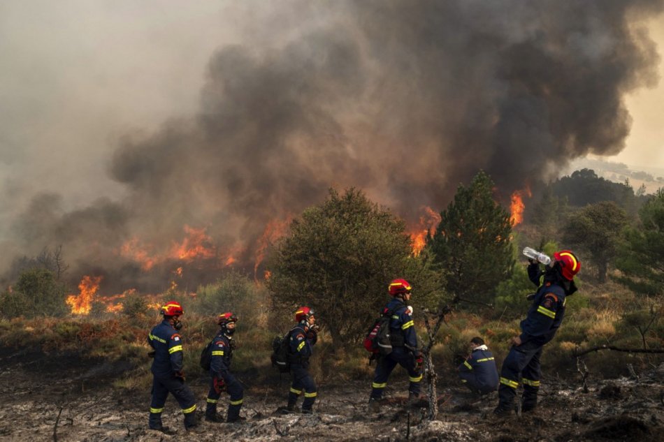 V Grécku sa rozhorel ničivý požiar