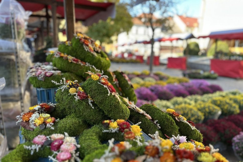 V OBRAZOCH: Stánky na dušičkových trhoch