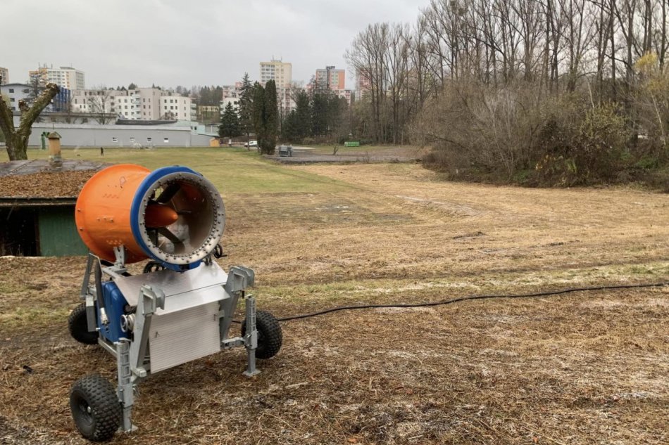 V OBRAZOCH: Prípravy na zimnú sezónu na bystrickom kúpalisku