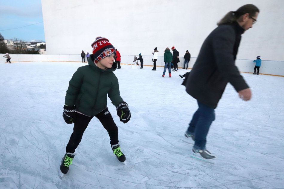 V OBRAZOCH: Nové klzisko na amfiteátri v Banskej Bystrici