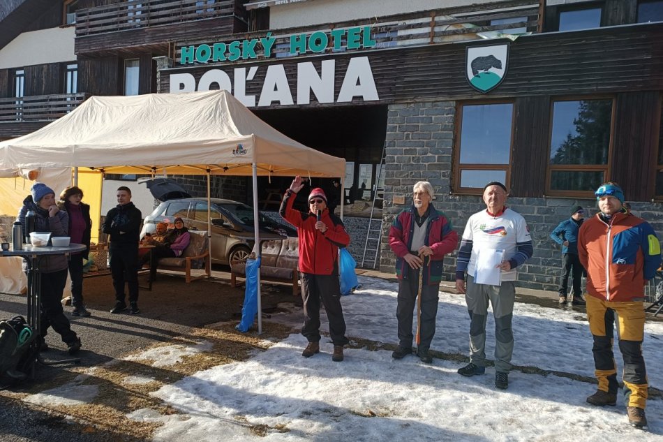 V OBRAZOCH: Silvestrovský výstup na Poľanu