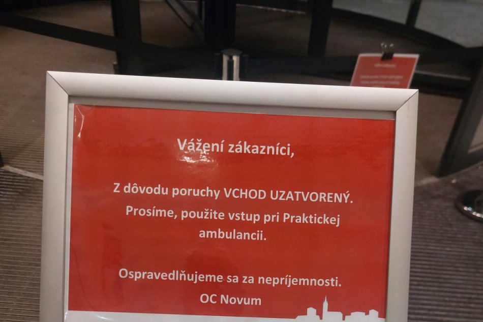 Zadný vchod do obchodného centra v Prešove je nedostupný