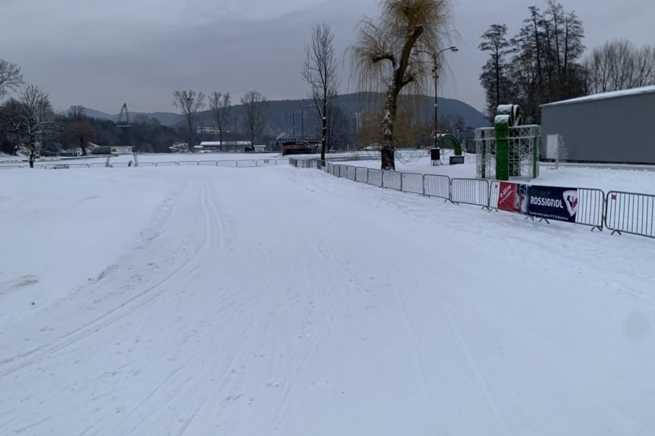 V OBRAZOCH: Nový sneh na úpravu bežkárskych tratí nestačí