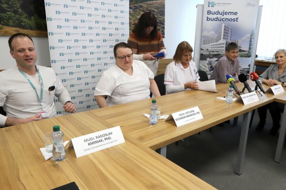 V OBRAZOCH: Tlačovka Transplantačného centra Rooseveltovej nemocnice