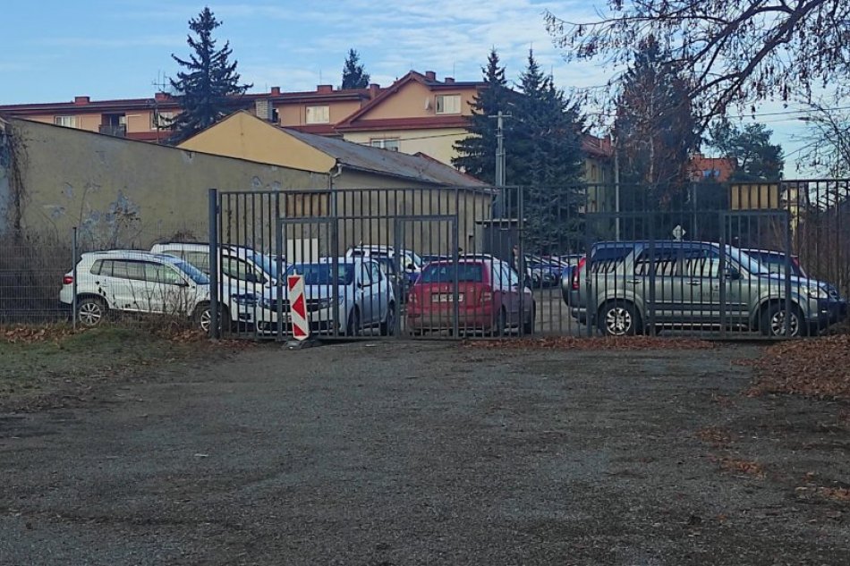 Parkovisko pri nemocnici podlieha veľkej rekonštrukcii