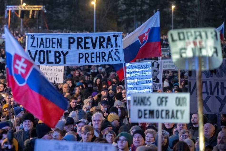 Protivládne zhromaždenie Slovensko je Európa na Námestí Slobody v Bratislave