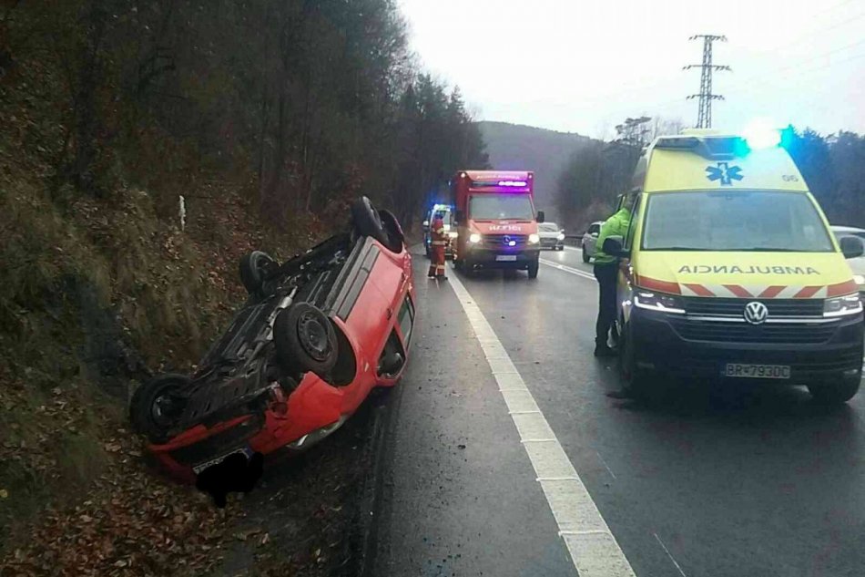 V OBRAZOCH: Nehoda auta pri Medzibrode