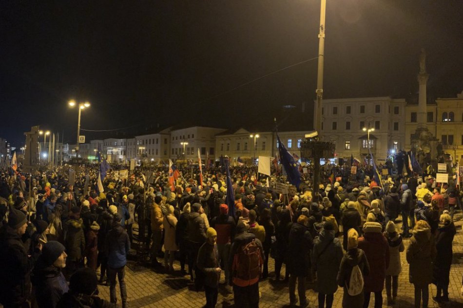 V OBRAZOCH: Protest Slovensko je Európa v Banskej Bystrici - 7.2.2025