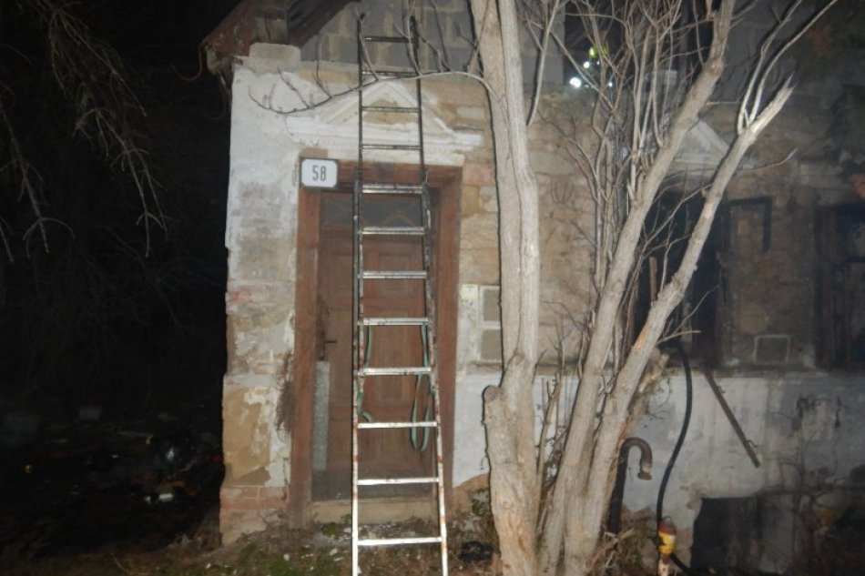 V OBRAZOCH: Požiar rodinného domu v Dudinciach