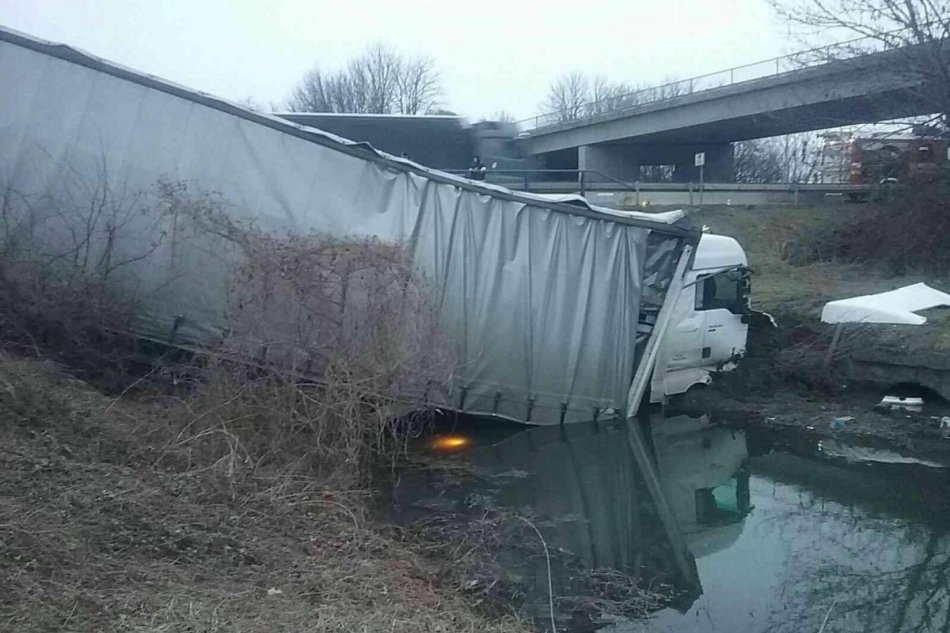 Nehoda kamióna na D1