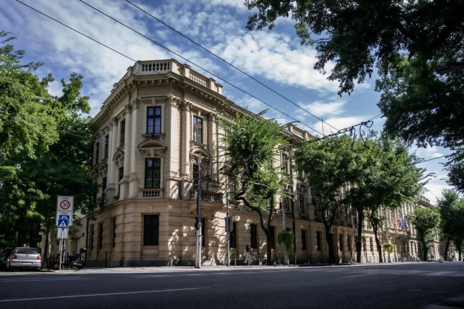 Úrad vlády SR začína s obnovou Karáčoniho paláca