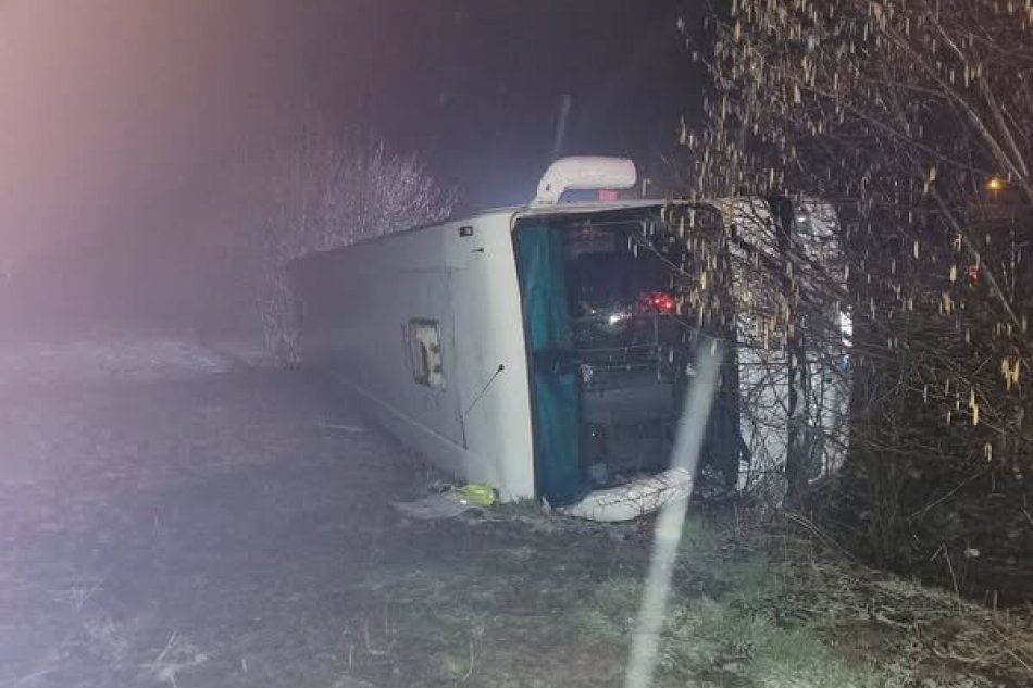 V Česku sa prevrátil autobus