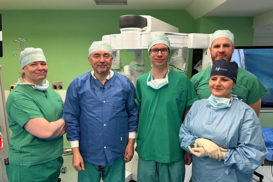 V OBRAZOCH: V Rooseveltovej nemocnici odštartovali robotický program