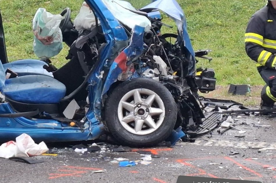 V OBRAZOCH: Tragická čelná zrážka pri Ladomerskej Vieske