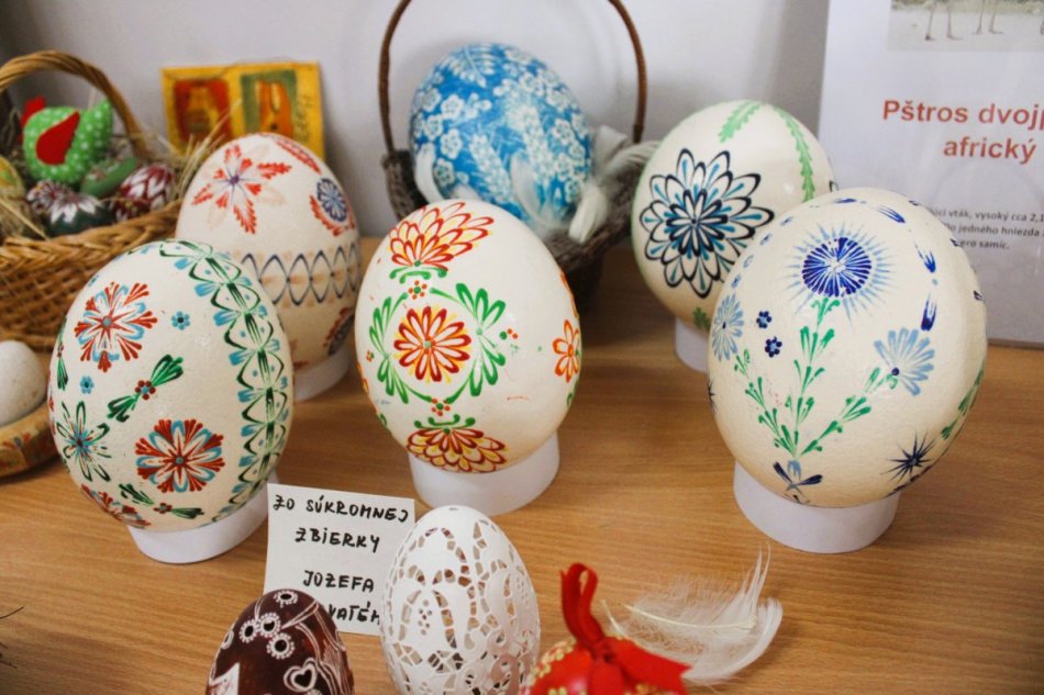 Výstava kraslíc v nitrianskej knižnici