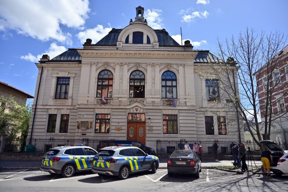 Neverejné zasadnutie s Danielom Bombicom