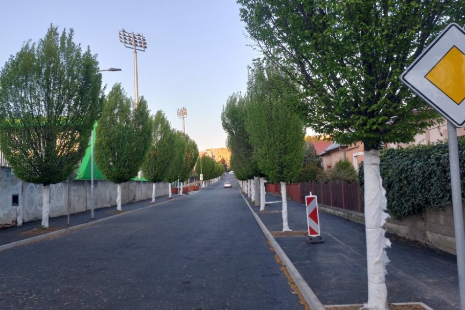 Nová vozovka na ulici pri futbalovom štadióne v Prešove